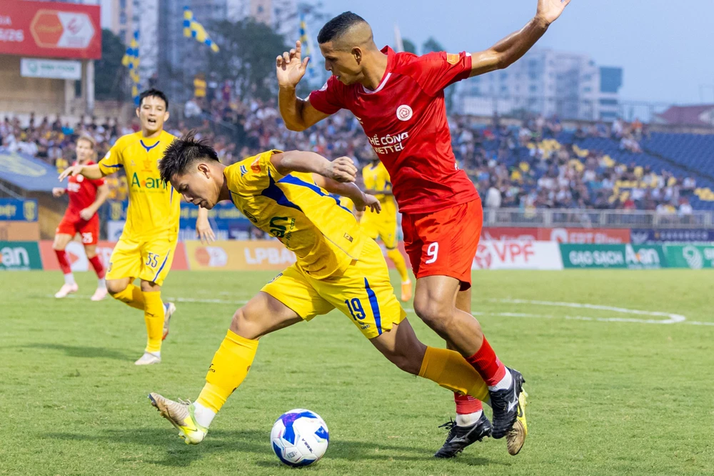 v-league-nong-nhu-chao-lua (1).jpg