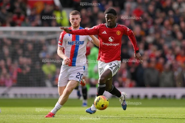 man-united-troi-chan-bau-vat (1).jpg