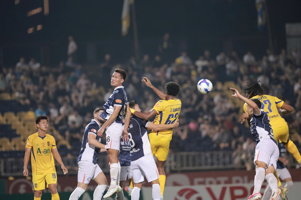 vong-19-v-league-ruc-lua-va-menh-lenh-phai-thang (3).jpg