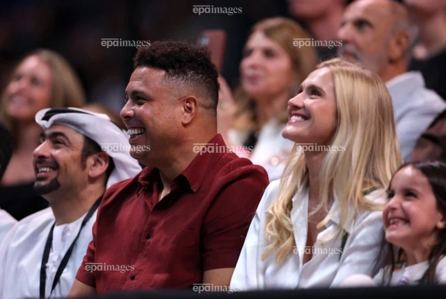 bat-ngo-ronaldo-sang-indonesia-huan-luyen-doi-legends (1).jpg