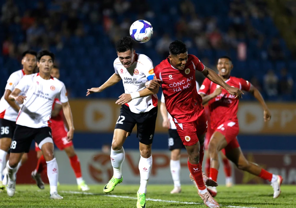 ngoai-binh-ap-dao-tien-linh-roi-tu-do (3).jpg