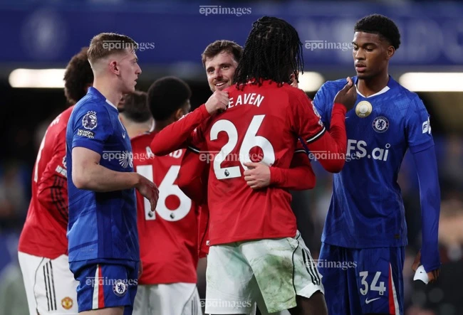 arsenal-thua-man-city-nhung-van-vo-dich-ngoai-hang-anh (4).jpg