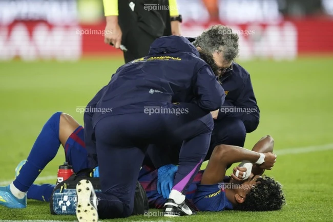 soc-yamal-ghi-ban-roi-chan-thuong-nghi-het-mua-giai (2).jpg