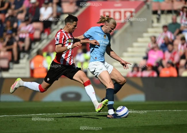 southampton-co-the-pha-hong-giac-mo-vo-dich-cua-man-city (2).jpg