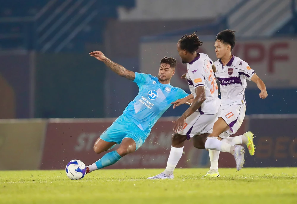 ke-cuoi-nguoi-khoc-sau-vong-20-v-league (1).jpg