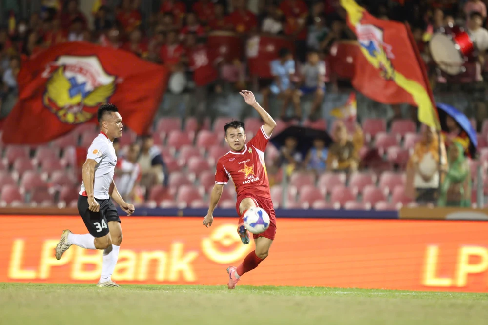 ke-cuoi-nguoi-khoc-sau-vong-20-v-league (5).jpg