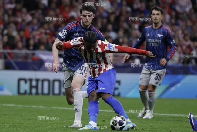 arsenal-mat-oan-phat-den-atletico-thoat-thua-day-tranh-cai (3).jpg