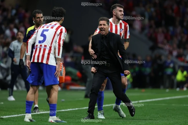 var-be-coi-gay-bao-atletico-va-arsenal-dong-loat-phan-phao (1).jpg