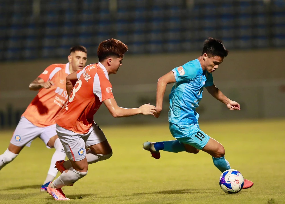 vong-21-v-league-nong-o-hang-day-va-nam-dinh-pha-top-5 (2).jpg
