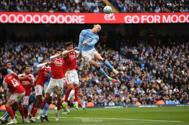 arsenal-duoc-chi-duong-vo-dich-premier-league-sau-22-nam (1).jpg