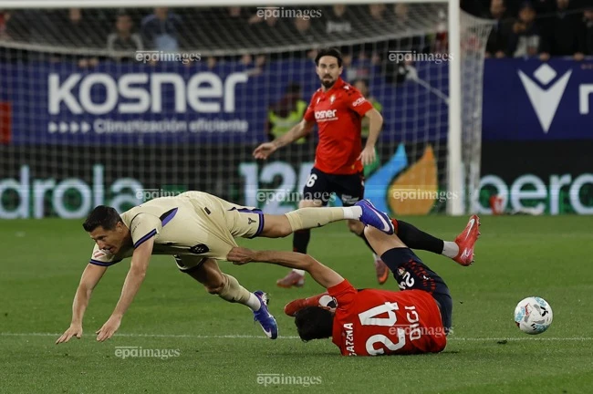 real-madrid-say-chan-barcelona-lap-tuc-len-ngoi-la-liga (1).jpg