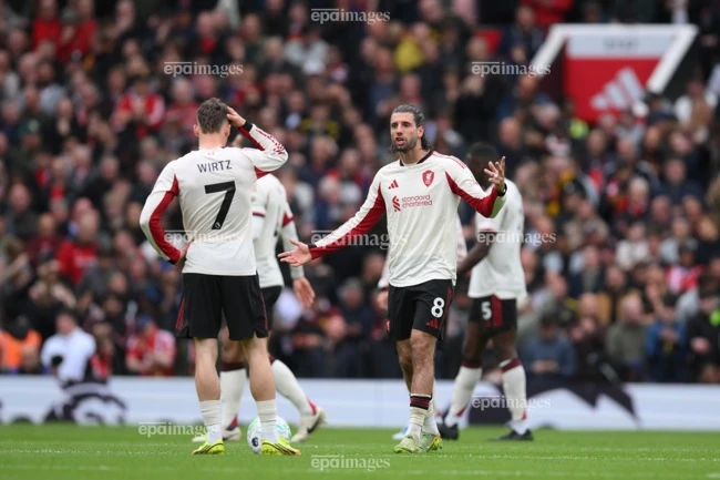 bruno-xung-dang-nhan-the-do-trong-tran-mu-thang-nghet-tho-liverpool (3).jpg