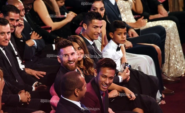 neymar-co-thu-messi-va-ronaldo-khong-co (1).jpg