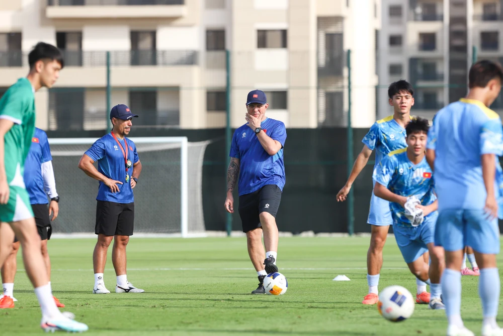 tuyen-viet-nam-dai-chien-han-quoc-gianh-ve-world-cup (1).jpg