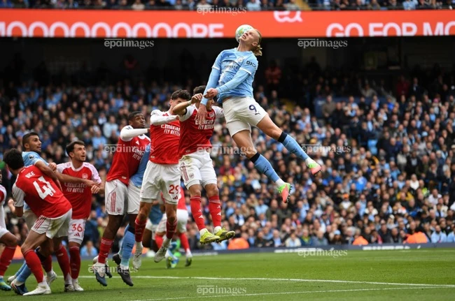 arsenal-pha-loi-nguyen-22-nam-tottenham-ngop-tho (2).jpg