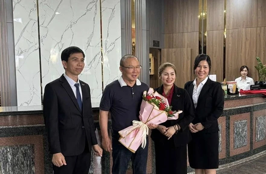hlv-park-hang-seo-xuat-hien-o-pleiku-chung-ket-giai-quoc-te-nong-ruc (1).jpg