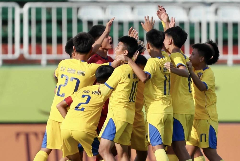 hlv-park-hang-seo-xuat-hien-o-pleiku-chung-ket-giai-quoc-te-nong-ruc (2).jpg