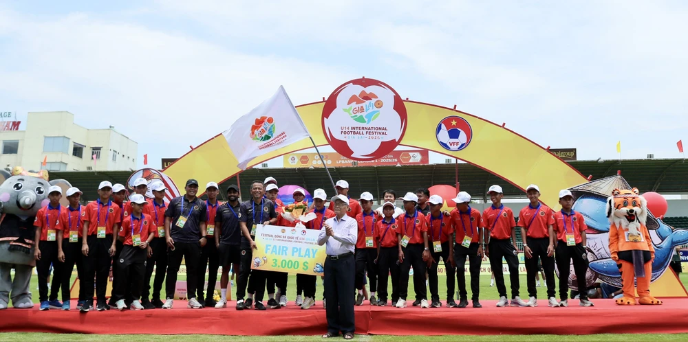 chan-dung-nha-vo-dich-dau-tien-festival-bong-da-quoc-te (6).jpg