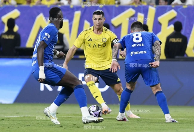 messi-bung-no-909-ban-thang-ronaldo-coi-chung (3).jpg