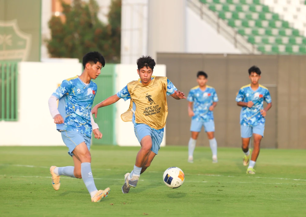 u-17-viet-nam-tuyen-chien-uc-sau-ky-tich-world-cup (1).jpg