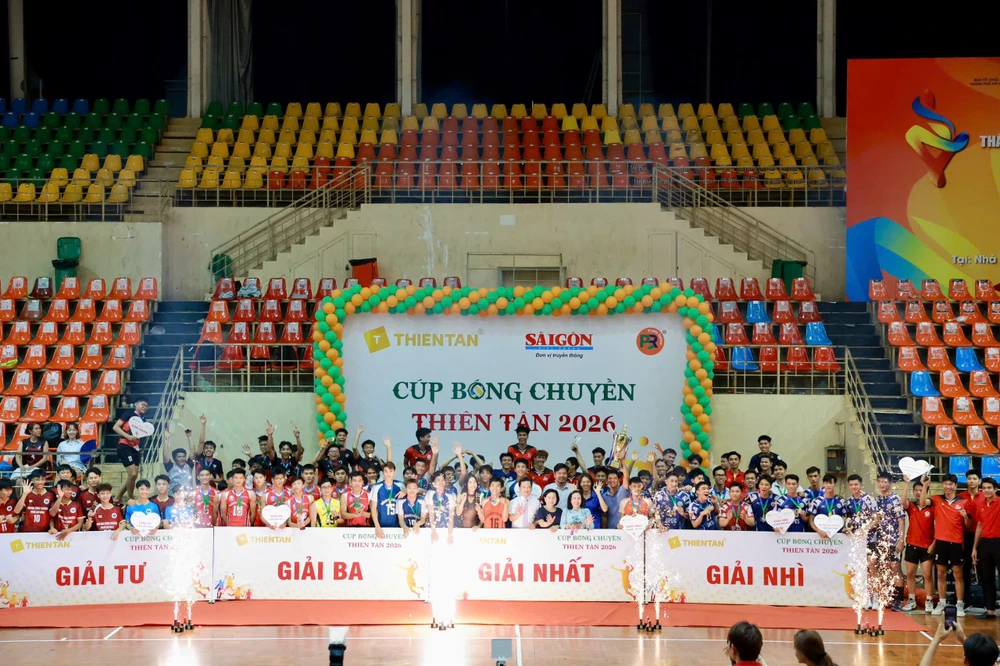 vinh-danh-2-nha-vo-dich-cup-bong-chuyen-thien-tan-2026 (2).jpg