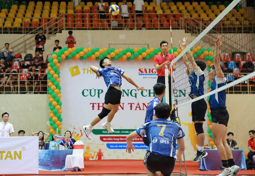 vinh-danh-2-nha-vo-dich-cup-bong-chuyen-thien-tan-2026 (3).jpg