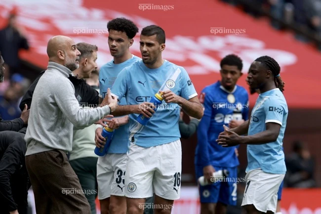 man-city-soc-nang-voi-tin-chia-tay-pep-guardiola (2).jpg