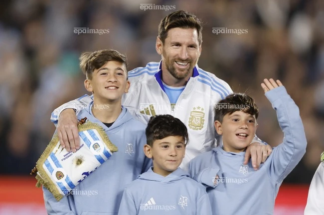 the-gioi-cho-man-tai-dau-cuoi-cung-cua-messi-va-ronaldo (3).jpg