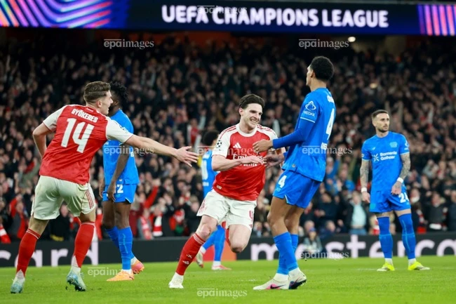 nha-vo-dich-arsenal-va-canh-bac-lon-champions-league (3).jpg