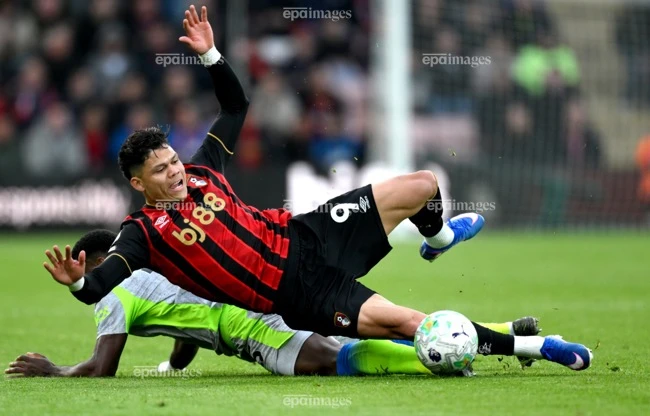 kich-ban-dien-ro-chua-tung-co-tai-premier-league (4).jpg