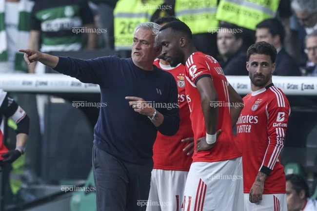 mourinho-tro-lai-real-madrid-tram-ngay-10-ngoi-sao (3).jpg