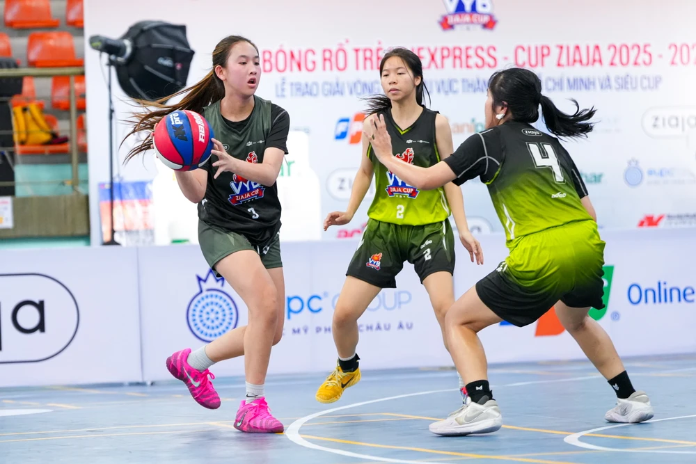 vinschool-central-park-len-ngoi-bong-ro-hoc-duong-tp-hcm-gianh-cu-dup-lich-su (1).jpg