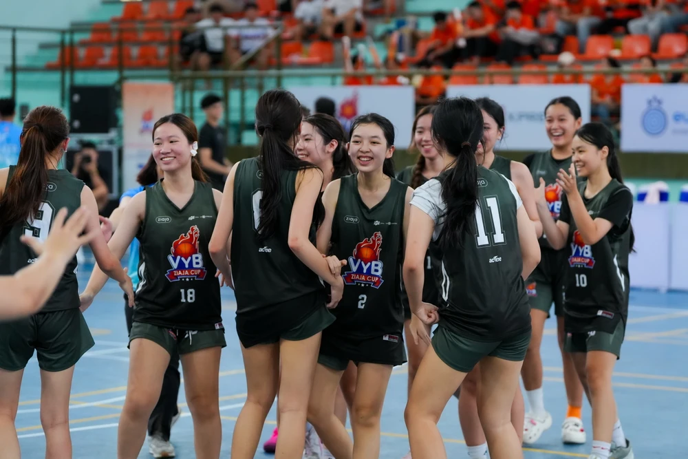 vinschool-central-park-len-ngoi-bong-ro-hoc-duong-tp-hcm-gianh-cu-dup-lich-su (4).jpg