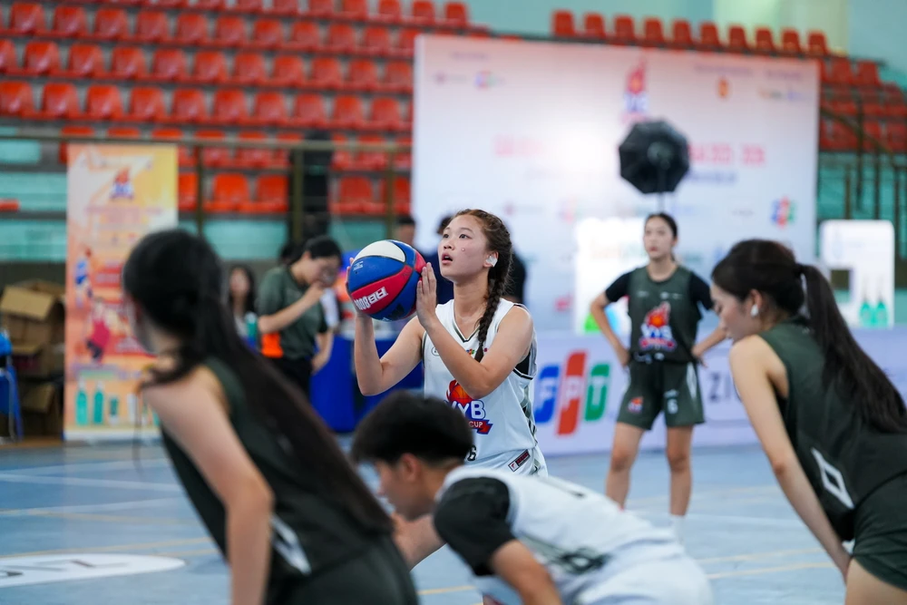 vinschool-central-park-len-ngoi-bong-ro-hoc-duong-tp-hcm-gianh-cu-dup-lich-su (5).jpg