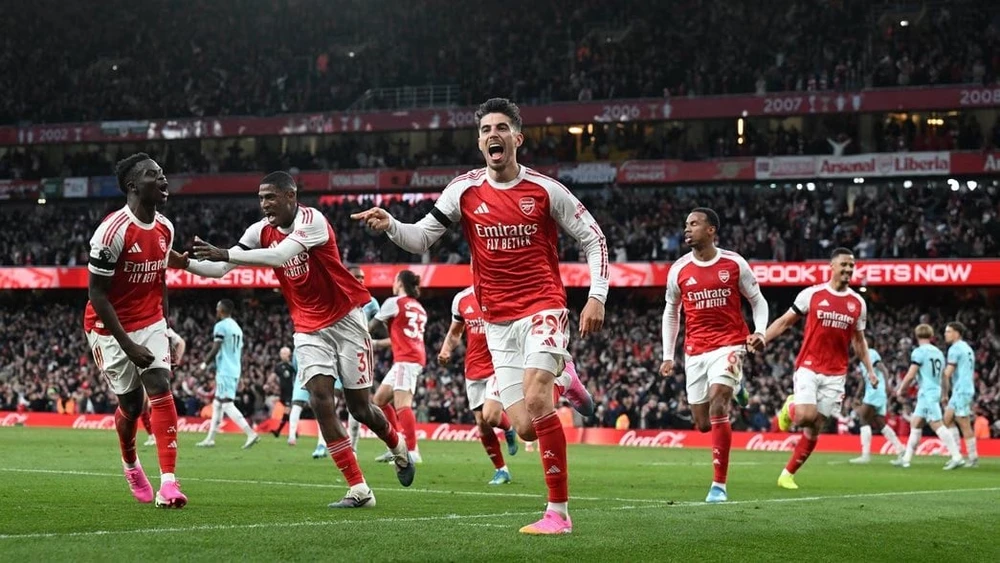 arsenal-len-dinh-ngoai-hang-anh-cho-dai-pha-champions-league (2).jpg