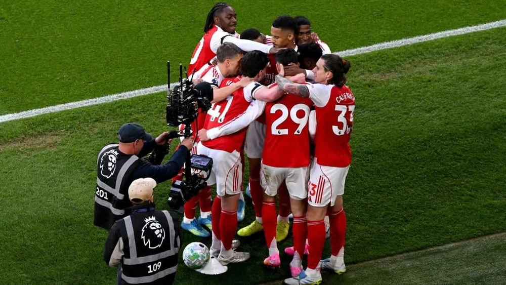 arsenal-len-dinh-ngoai-hang-anh-cho-dai-pha-champions-league (5).jpg