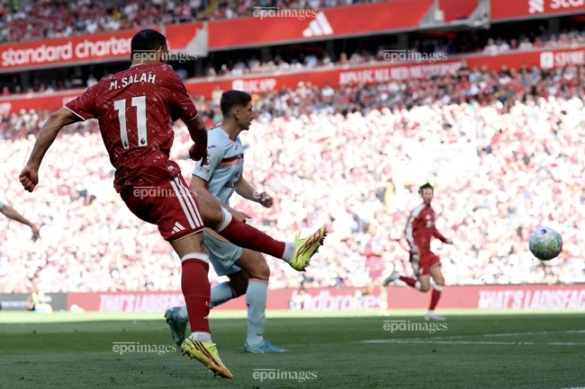 salah-oa-khoc-ngay-roi-liverpool-sau-9-nam-huyen-thoai (4).jpg