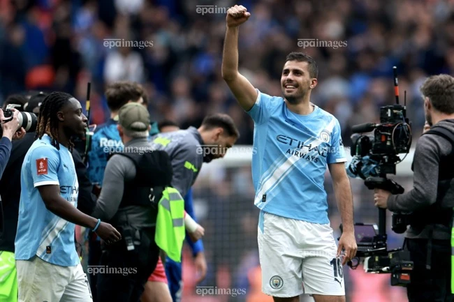pep-guardiola-chia-tay-man-city-mo-cuoc-thao-chay-hang-loat (2).jpg
