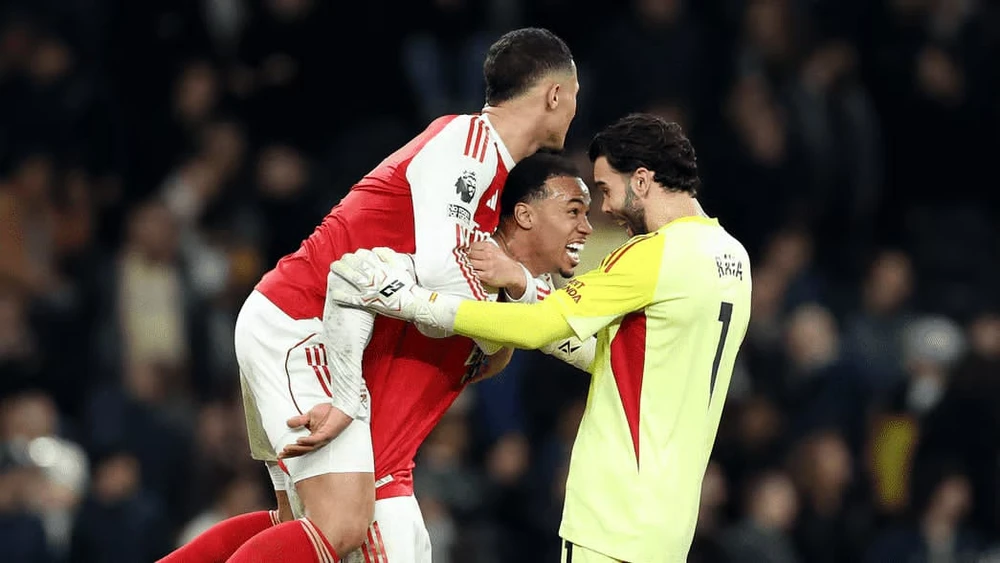 arsenal-mong-soan-ngoi-vo-dich-cua-psg (5).jpg
