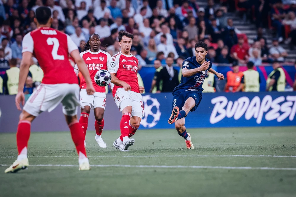nha-vo-dich-nuoc-anh-arsenal-thieu-manh-ghep-cuoi-cung (4).jpg