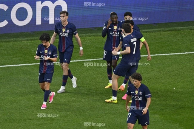tranh-cai-gay-gat-o-chung-ket-champions-league-trong-tai-bi-reo-ten (2).jpg