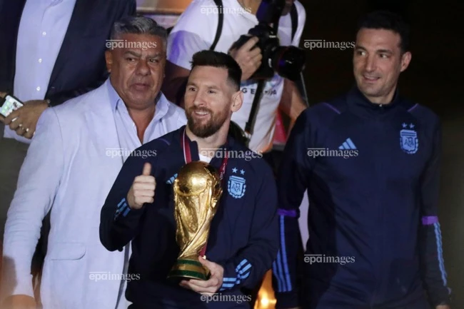 hlv-scaloni-tiet-lo-dieu-gay-chan-dong-ve-messi (2).jpg