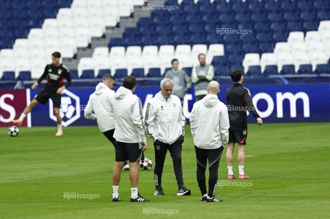mourinho-gay-dia-chan-real-madrid-rung-chuyen-vi-video-bi-an (1).jpg