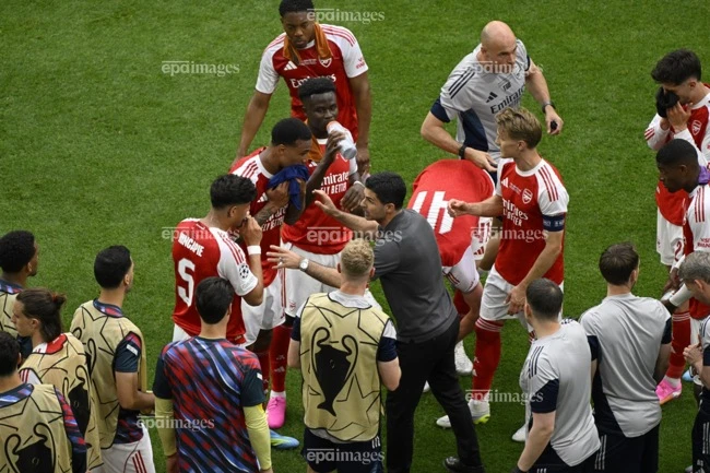 arsenal-sa-thai-15-cau-thu (2).jpg