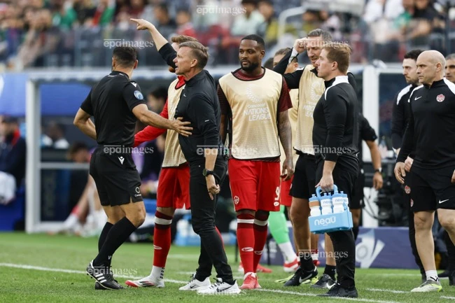 chu-nha-canada-mo-chien-thang-world-cup-dau-tien-trong-lich-su (1).jpg