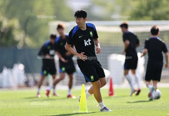 son-heung-min-tuyen-bo-gay-soc-truoc-gio-ra-quan-cua-han-quoc (2).jpg