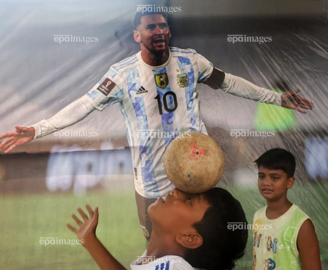 messi-vuot-mat-ronaldo-doc-chiem-ky-luc-vo-tien-khoang-hau-o-world-cup (1).jpg