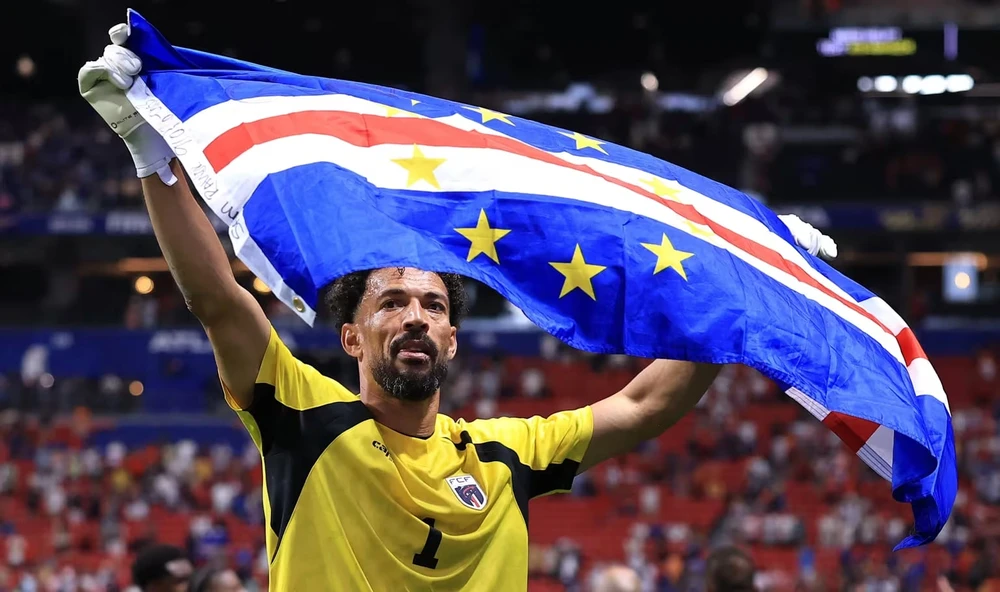 tu-nuoc-mat-den-phep-mau-world-cup (1).jpg