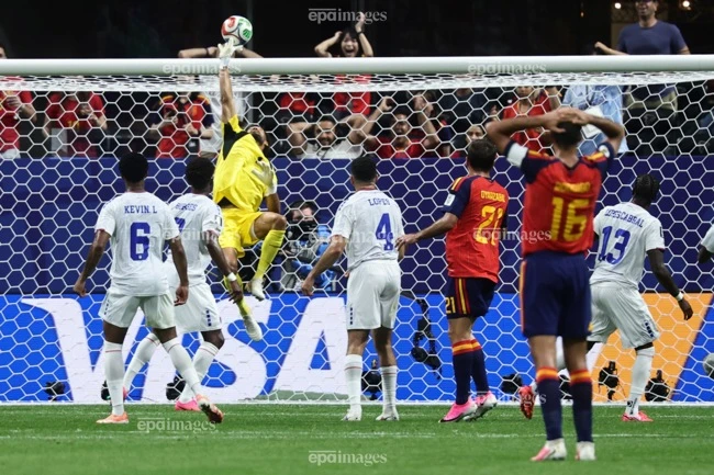 tu-nuoc-mat-den-phep-mau-world-cup (3).jpg