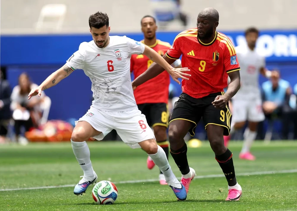 ronaldo-va-dong-doi-lao-vao-cuoc-dua-ve-vot-world-cup-nong-chua-tung-co (3).jpg